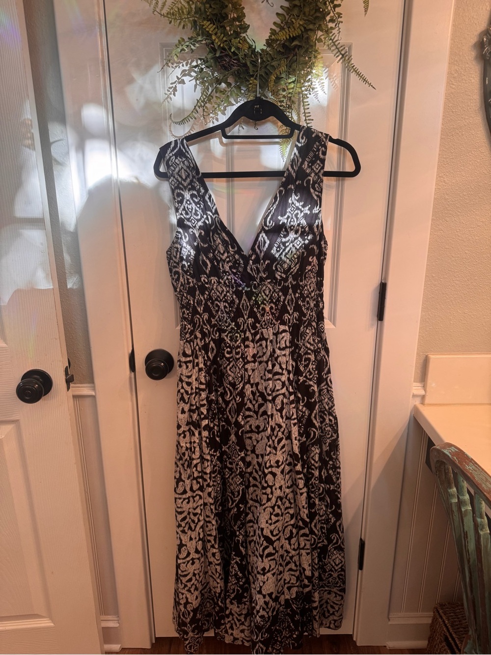 Jane Ashley Black and White V-Neck Sleeveless Patterned Maxi Dress XL
